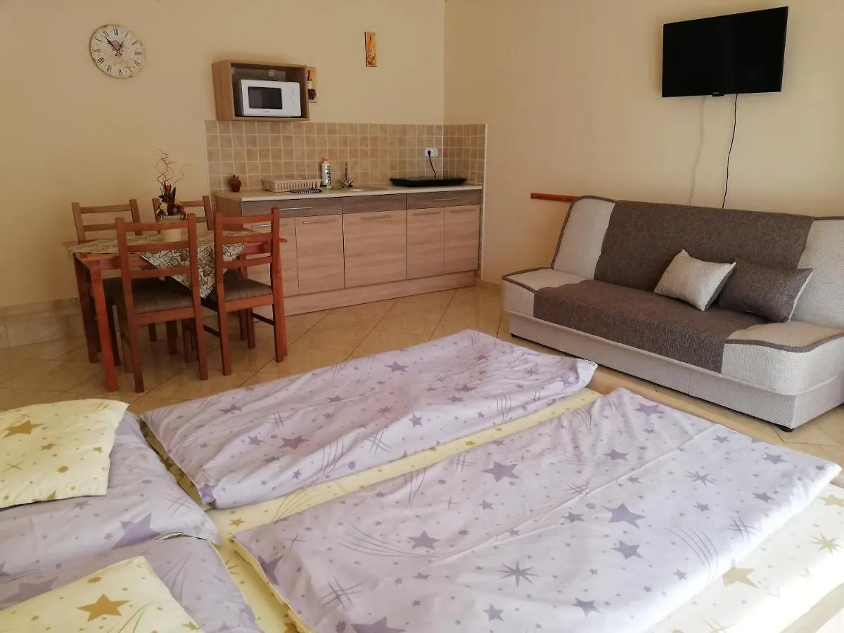 Imola Es Andrea Apartmanhaz Hajduszoboszlo 0*,