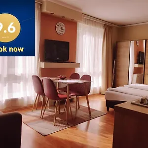 Lola Apartman